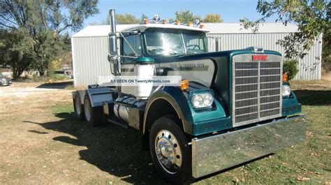 1975 White Western Star