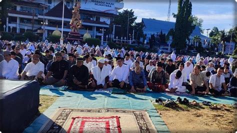 Ratusan Umat Muslim Gelar Shalat Idul Adha Di Lapangan Sparta Tikala