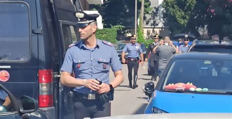 Stalker Travolge Un Carabiniere E Viene Colpito Da Spari Muore In