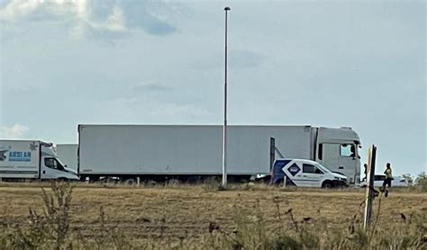 Vrachtwagen Met Klapband Zorgt Voor Lange File Op A50 Adverteren