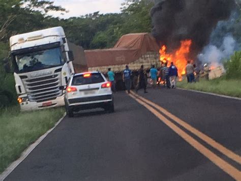 G Duas Pessoas Morrem Carbonizadas Em Colis O Entre Dois Caminh Es