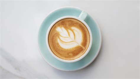 Qué es un flat white bebida homenajeada con un doodle de Google