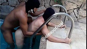 Dotado el león comió marica en la piscina XVIDEOS