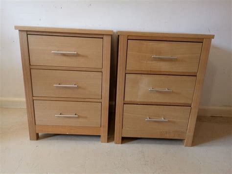 Pair Of Modern Solid Oak Oak Veneer Bedside Cabinets Drawers