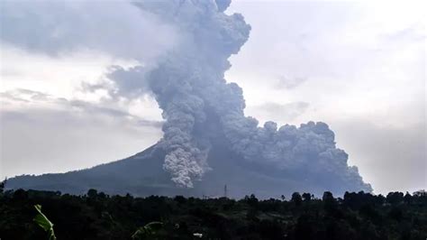 Gunung Sinabung Sumut Erupsi Lagi Dan Berstatus Siaga Portal Islam