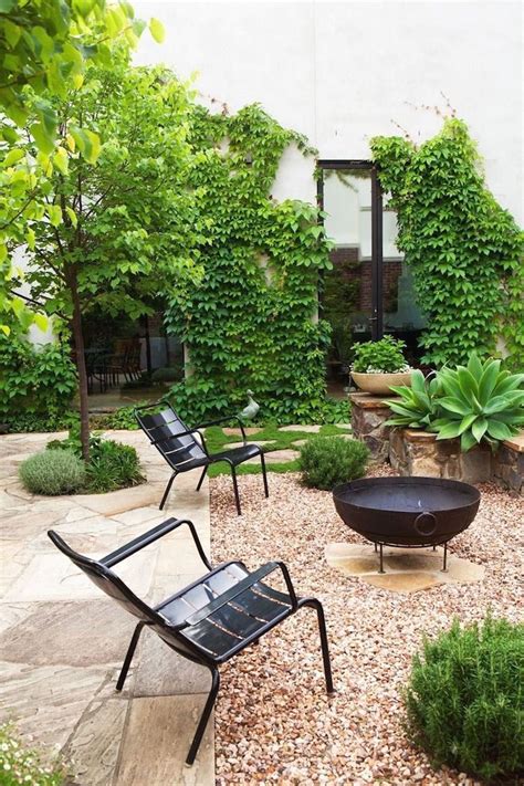 Et si on osait le noir dans nos jardins ? - FrenchyFancy | Small ...