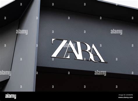 Zara Sign Hi Res Stock Photography And Images Alamy