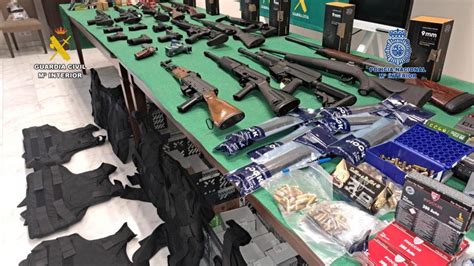 Desarticulada Una Trama Especializada En La Compraventa De Armas Y La