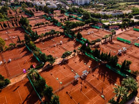 Vue A Rienne De Plusieurs Courts De Tennis Offrant Un Aper U De L