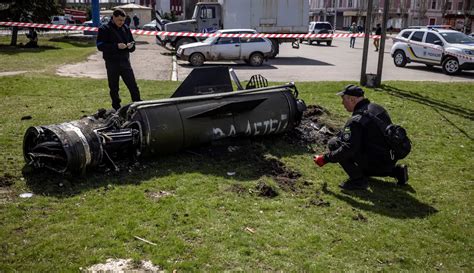 Foto Suasana Stasiun Kereta Kramatorsk Usai Serangan Roket Rusia