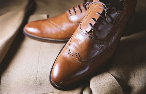 Chaussures Et Costume élégants Pour Hommes Photo Premium