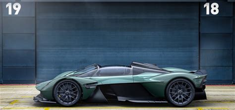 Aston Martin D Voile La Valkyrie Spider Ch Et Les Cheveux Au Vent