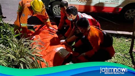 Mobil Tabrak Pohon Di Surabaya Pemuda Asal Probolinggo Tewas