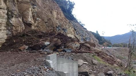 Lluvias en el municipio de La Plata provocaron deslizamiento en la vía