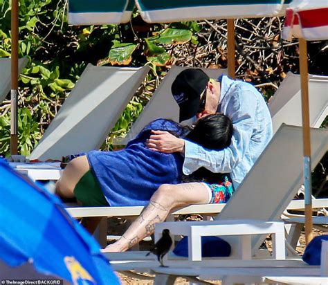 Pete Davidson Packs On The PDA With Bikini Clad Chase Sui On Romantic Hawaiian Getaway Daily