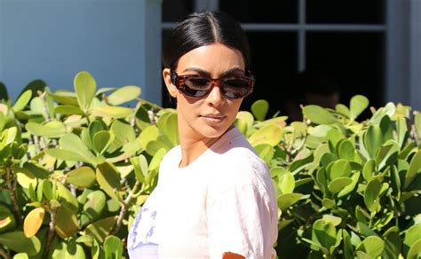 Kendall Jenner Presume Figura En Bikini Al Entrar A La Piscina