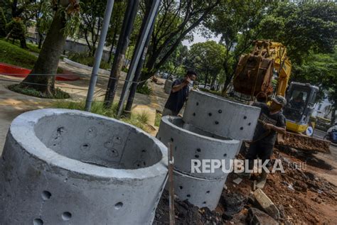 Pembangunan Sumur Resapan Di Kebayoran Baru Republika Online