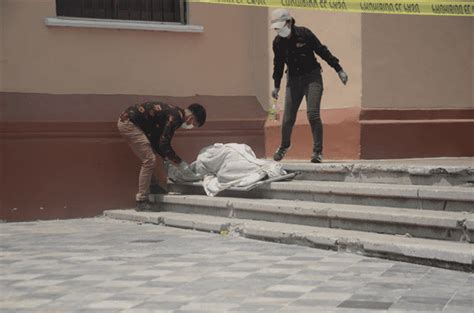 Hombre En Situaci N De Calle Fallece En Escalinatas De Escuela Primaria