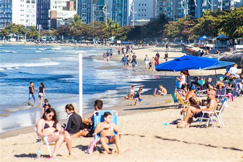 Vai passar o verão no Litoral Norte de SC Saiba quais praias estão