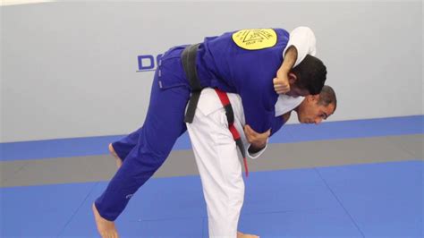 Royler Gracie Shows A Brazilian Jiu Jitsu Self Defense Technique Youtube