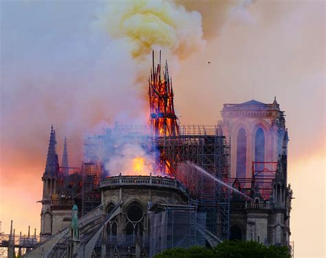 Katedra Notre Dame w Paryżu historia pożar odbudowa Viva pl