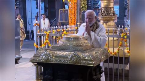 Pm Modi Performs Pooja And Darshan At Guruvayur Temple In Kerala