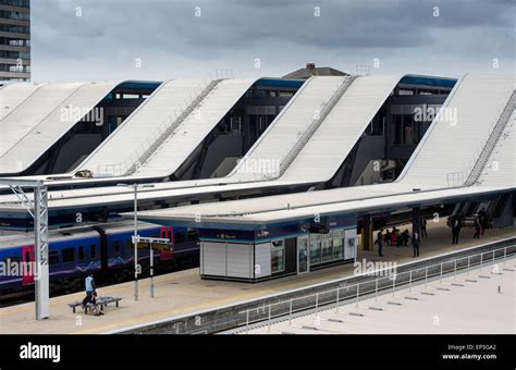 platforms  reading railway station england stock photo alamy