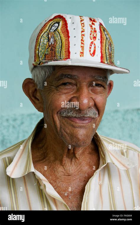 Old Man With Cap Hi Res Stock Photography And Images Alamy Atelier