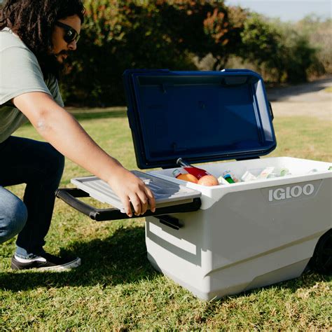 Igloo Maxcold Latitude 90qt Roller Cooler 85l Rolling Cool Box