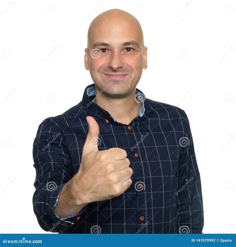 Hombre Calvo Feliz Que Muestra Los Pulgares Para Arriba Aislado Foto De