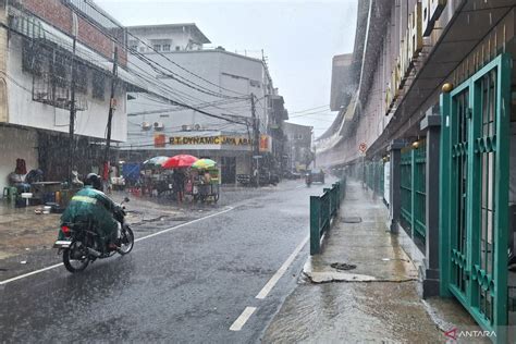 Bertambah Ruas Jalan Di Dki Jakarta Banjir Antara News Yogyakarta