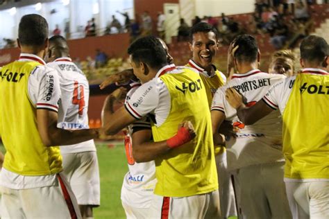 Baier Celebra Rodagem No Elenco Do Botafogo Sp Em Vit Ria Sobre