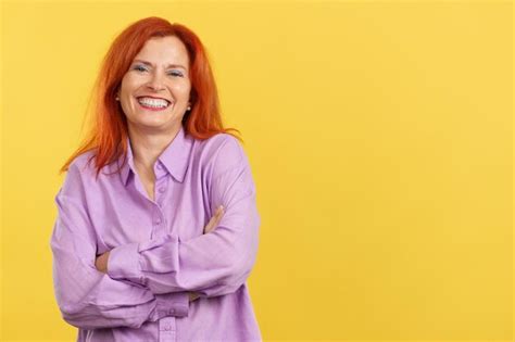 Premium Photo Happy Mature Woman Laughing And Looking At The Camera