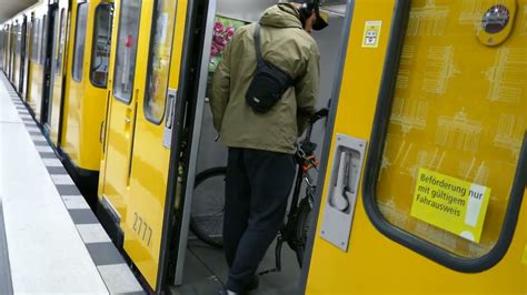 U Bahn Berlin Mitfahrt Kochstraße Unter den Linden im F84 auf der U6