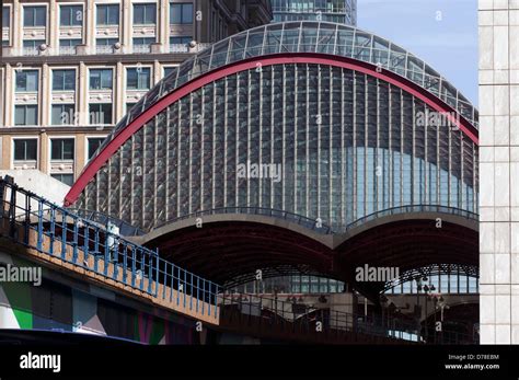 Dlr Canary Wharf Station Hi Res Stock Photography And Images Alamy