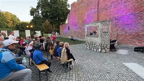 Zakończenie sezonu turystycznego przed basztą Dorotką w Kaliszu video