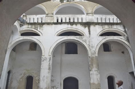 Elmina Castle vs Cape Coast Castle | Travel with a Pen