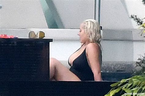 Christina Aguilera Big Boobs Sex Pictures Pass