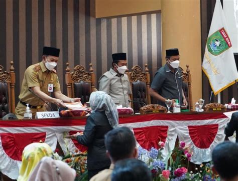 Mewakili Bupati Sekda Simak Pemandangan Umum Fraksi Dprd Terhadap