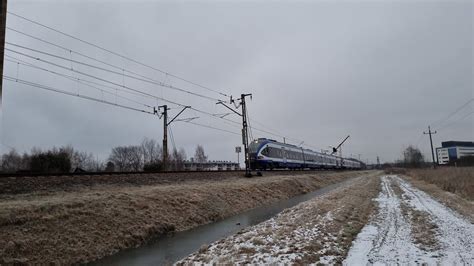 ED74 004 ED74 003 jako IC SIEMIRADZKI do Wrocławia mija powstający p o