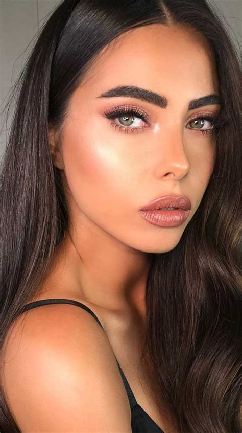 Stunning Bridal Makeup Looks To Inspire : Soft Makeup Look for Green Eyes