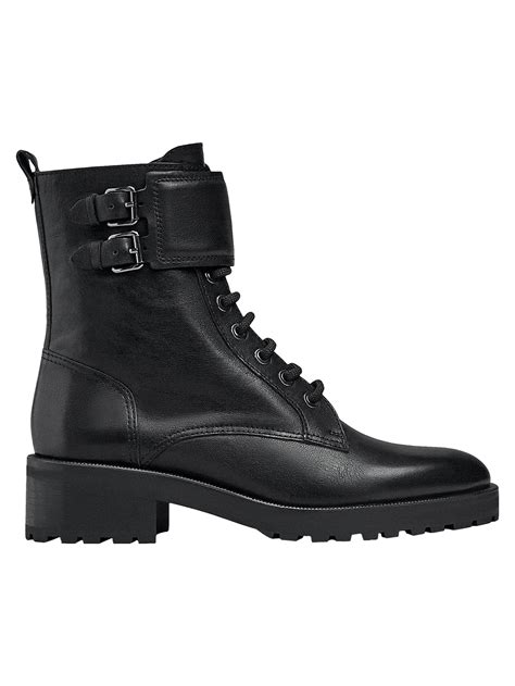 Stivaletti stringati realizzati in pelle con dettaglio di patta con ...