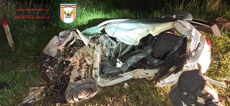 Motorista De Fiat P Lio Morre Em Batida Frontal Caminh O Na Mg