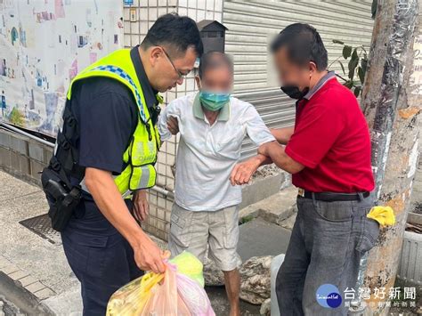 老翁自摔跌坐路旁 暖心警平安送返家 蕃新聞