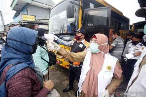 Anies Bus Bagi Penumpang Krl Jakarta Bogor Untuk Keselamatan Warga