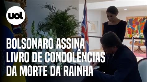 Bolsonaro assina livro de condolências pela morte da rainha Elizabeth