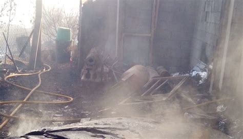 Un incendio calcina un taller en Mácher