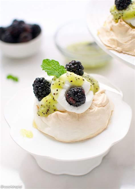 Pavlova Dessert | Desserts, Boozy desserts, Pavlova dessert