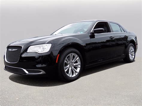 New 2020 CHRYSLER 300 Touring L Sedan In Glen Mills E20002 David