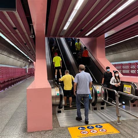 Redhill Mrt Station Ew18 Rail Station In Singapore